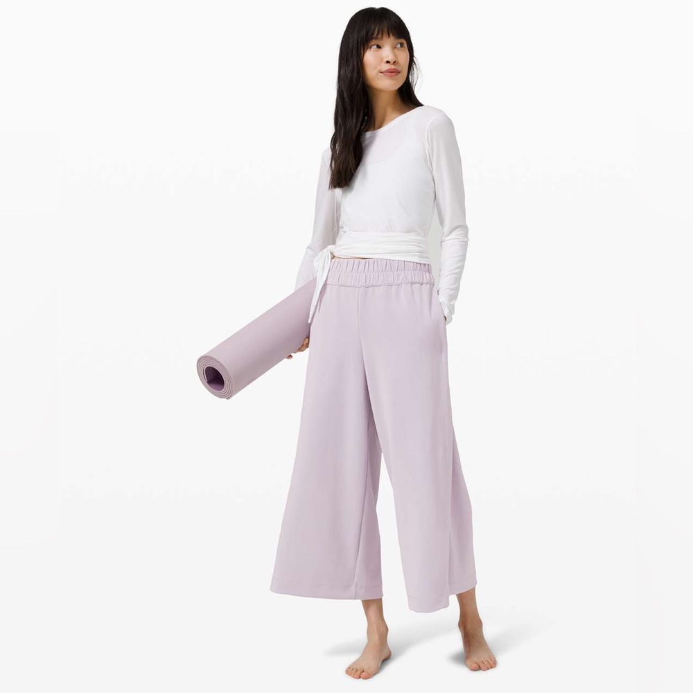 Lululemon Seek Softeness Mid Rise Crop